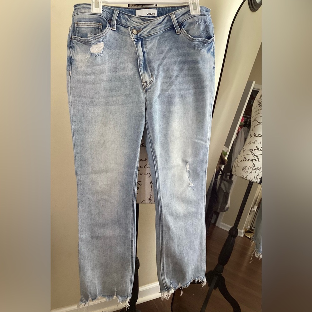 VERVET Los Angeles Light Blue Distressed Women's V-waist Jeans